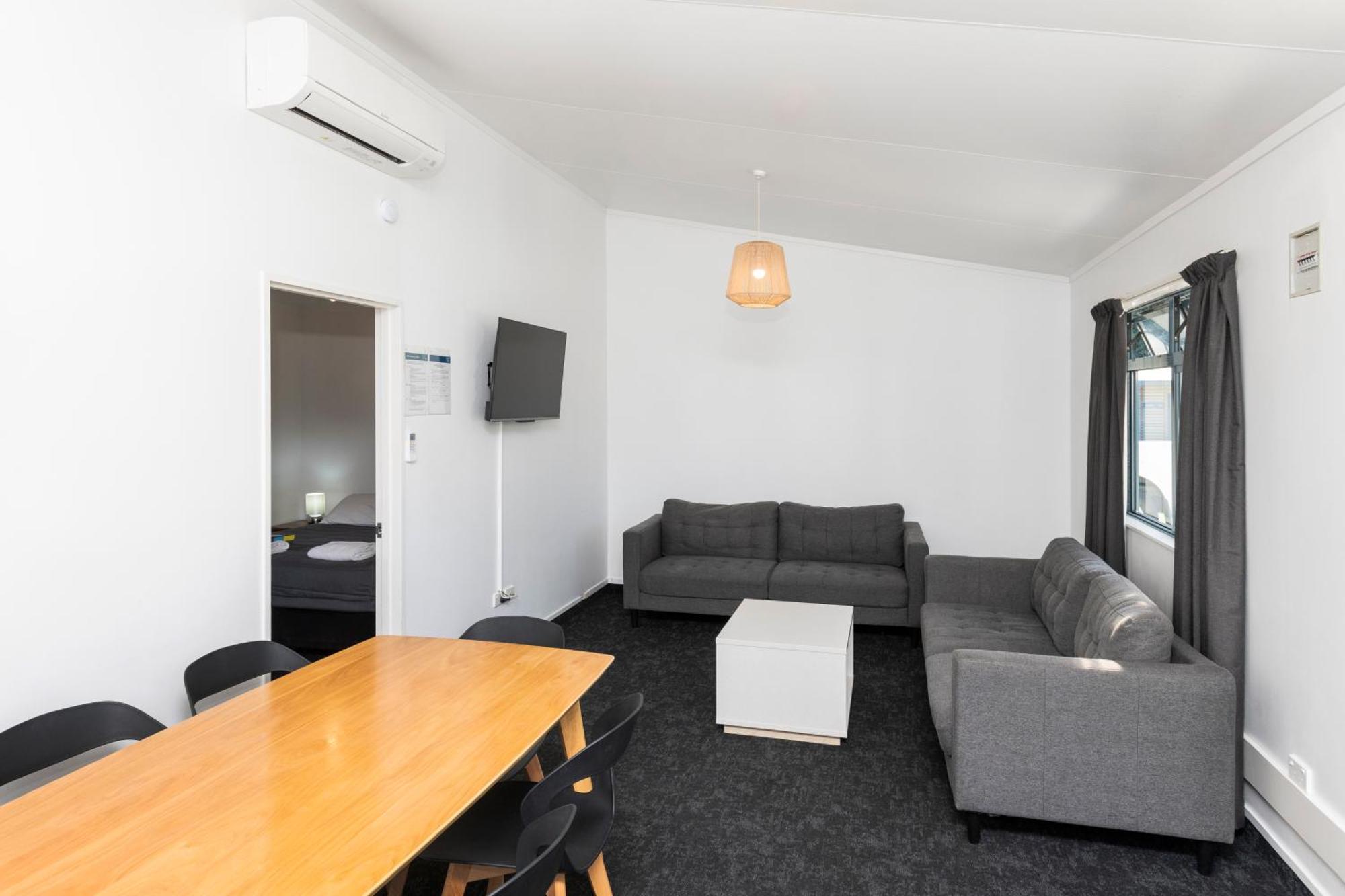 Waikanae Beach Top 10 Holiday Park Гисборн Экстерьер фото
