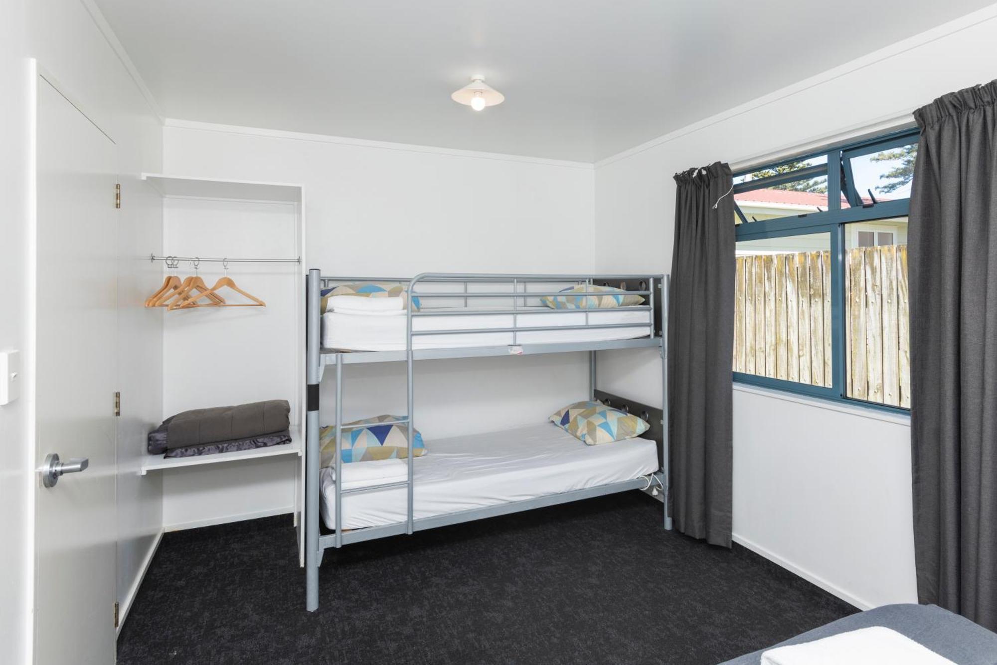 Waikanae Beach Top 10 Holiday Park Гисборн Экстерьер фото