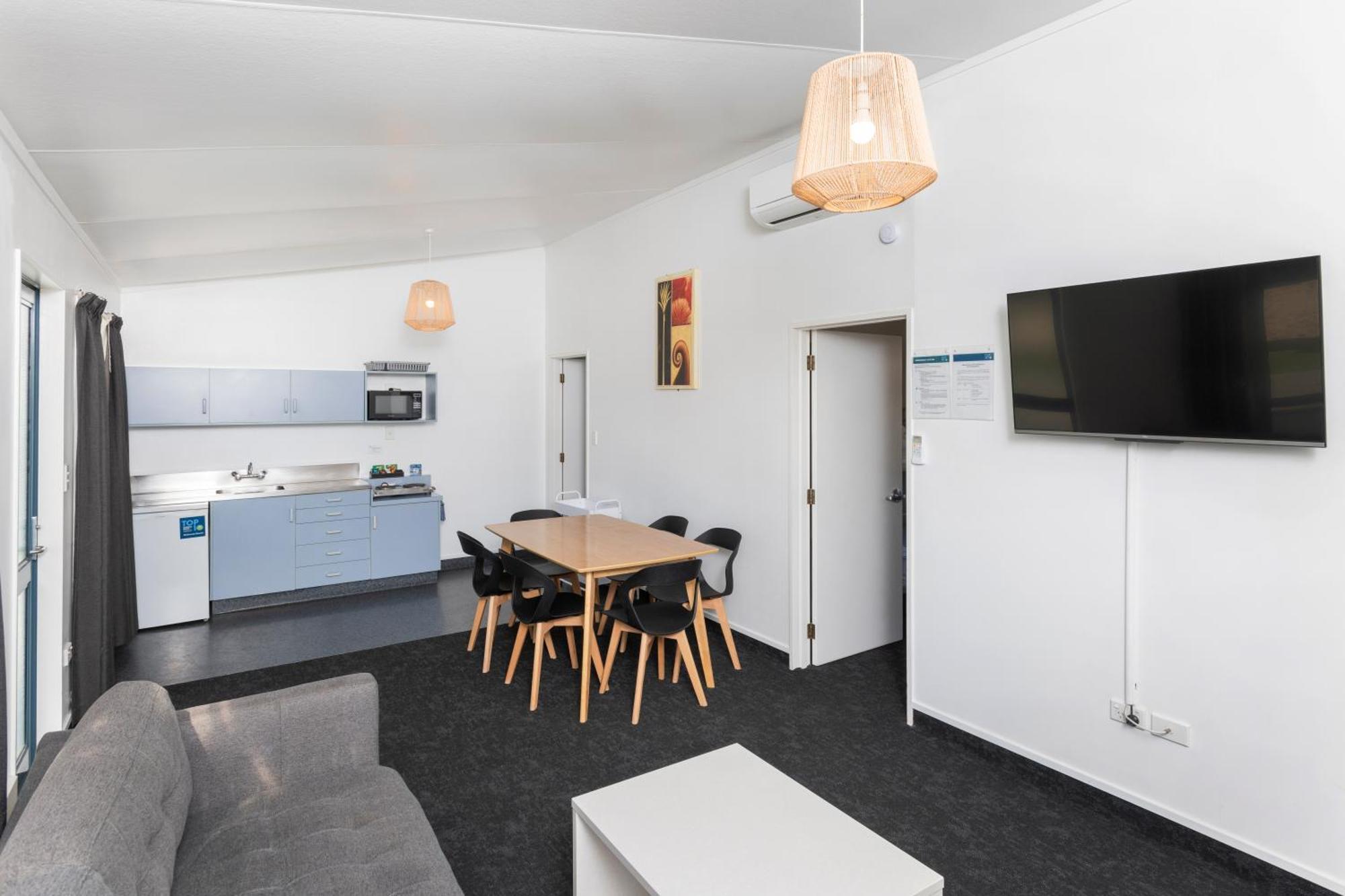 Waikanae Beach Top 10 Holiday Park Гисборн Экстерьер фото