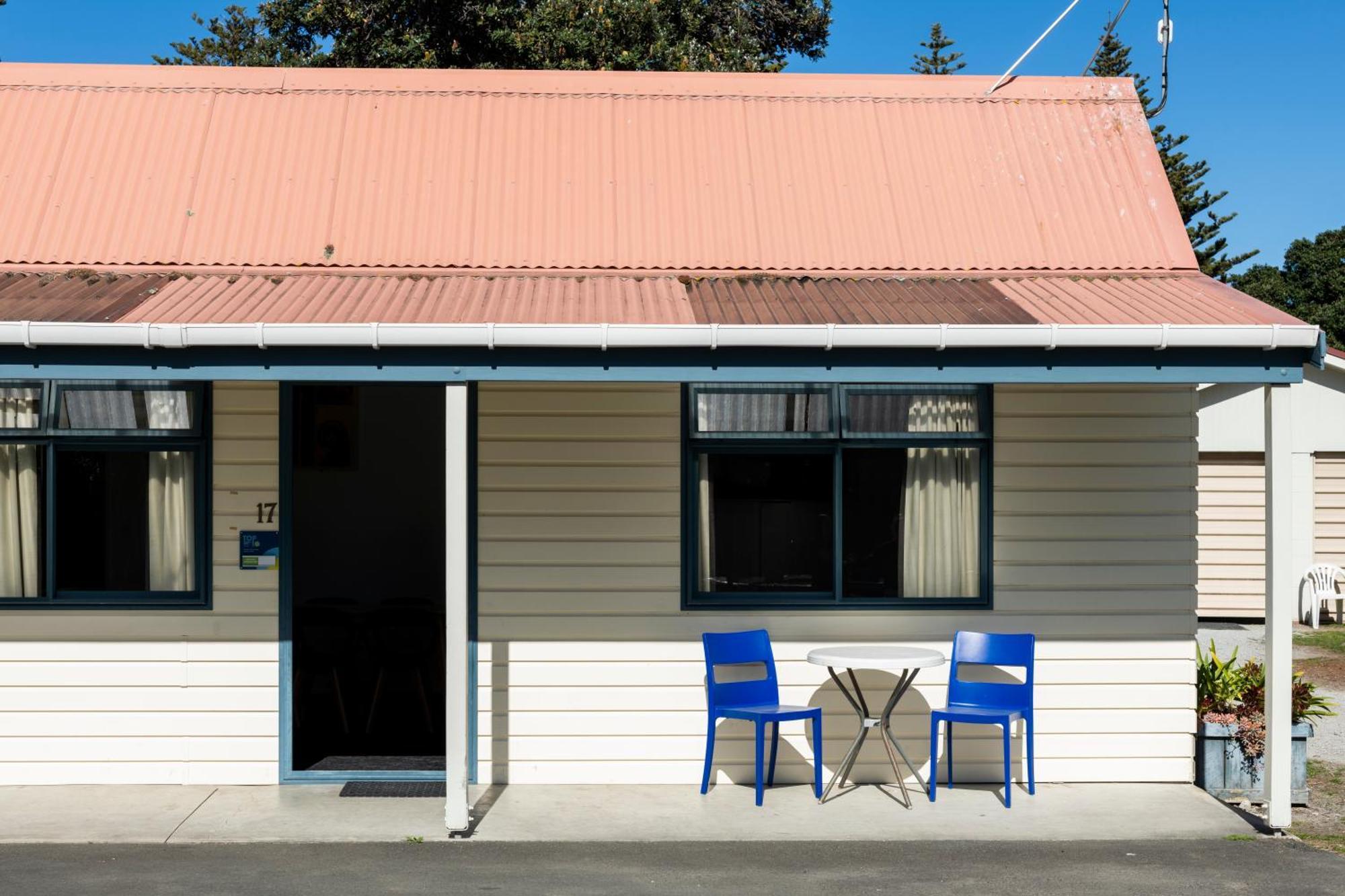 Waikanae Beach Top 10 Holiday Park Гисборн Экстерьер фото