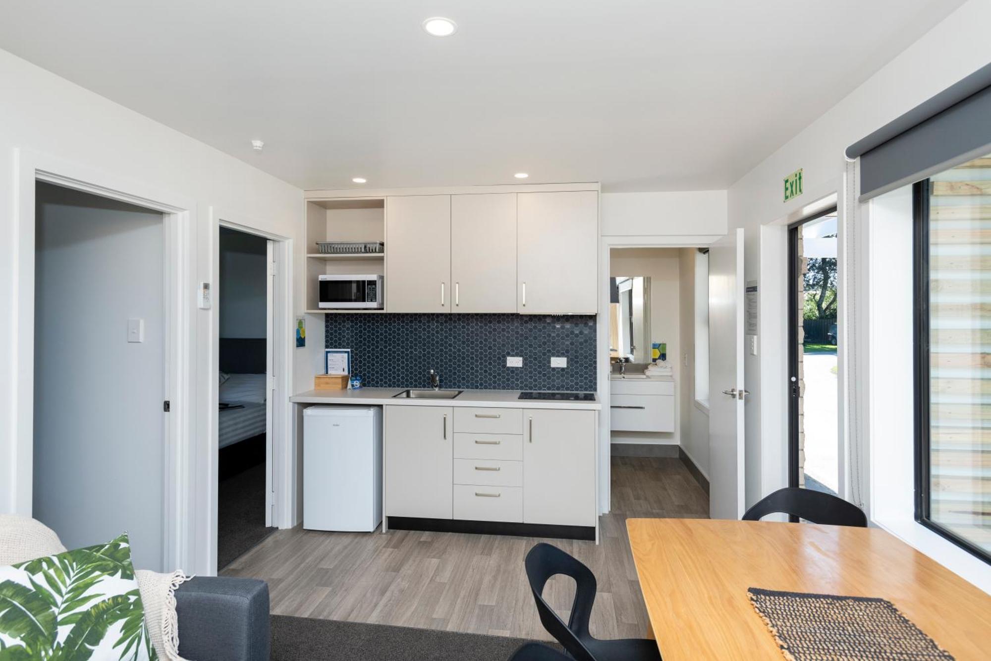 Waikanae Beach Top 10 Holiday Park Гисборн Экстерьер фото
